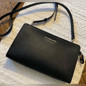 Michael Kors Jet Set Large Leather Crossbody Clutch